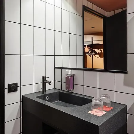 Tribe Paris Ouen 4*