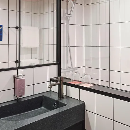 Tribe Paris Ouen Szálloda 4*
