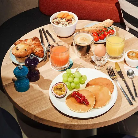 Tribe Paris Ouen Szálloda 4*
