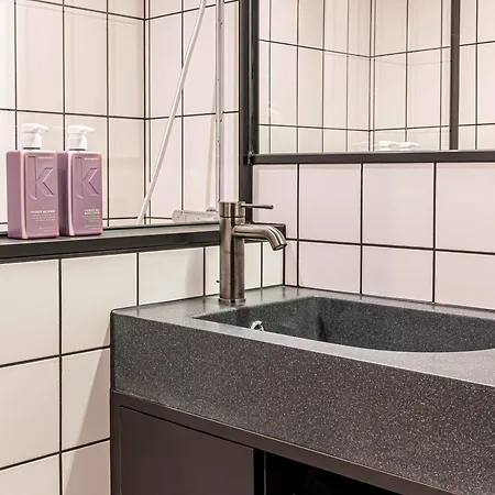 Tribe Paris Ouen Szálloda 4*