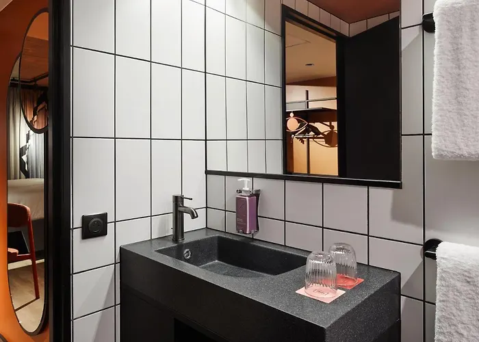 Tribe Paris Ouen 4*