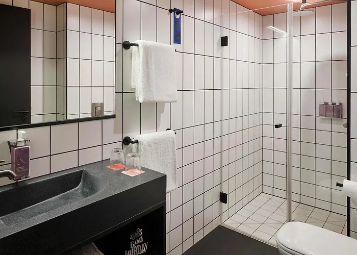 Hotel Tribe Paris Ouen 4*
